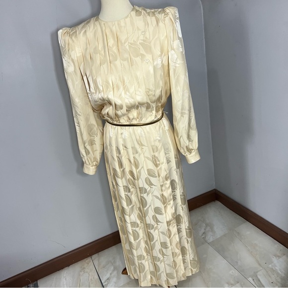 Vintage Cream Long Sleeve Dress - Picture 3 of 8
